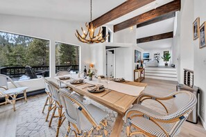 Dining - Tahoe Retreat | Private Hot Tub & Scenic Views (Incline Village)