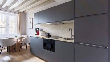 Fridge, microwave, dishwasher, coffee/tea maker