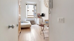 A bedroom with a bed, a desk, a chair, a television, and a window. - Delightful Apartment near Vatican/Saint Peter's Area (Roma)