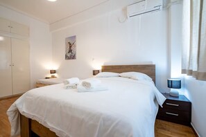 Iron/ironing board, Internet, bed sheets - Phoebe 3BR apartment in Neos Kosmos by ΜΡS (Athina)