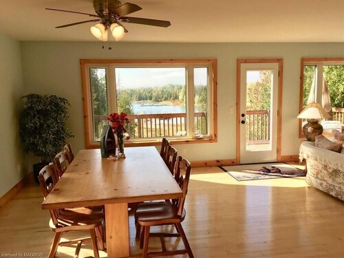 Paradise Pines  | Waterfront Retreat