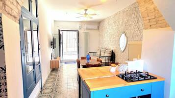 Casa, balcón, vistas a la montaña | Interior