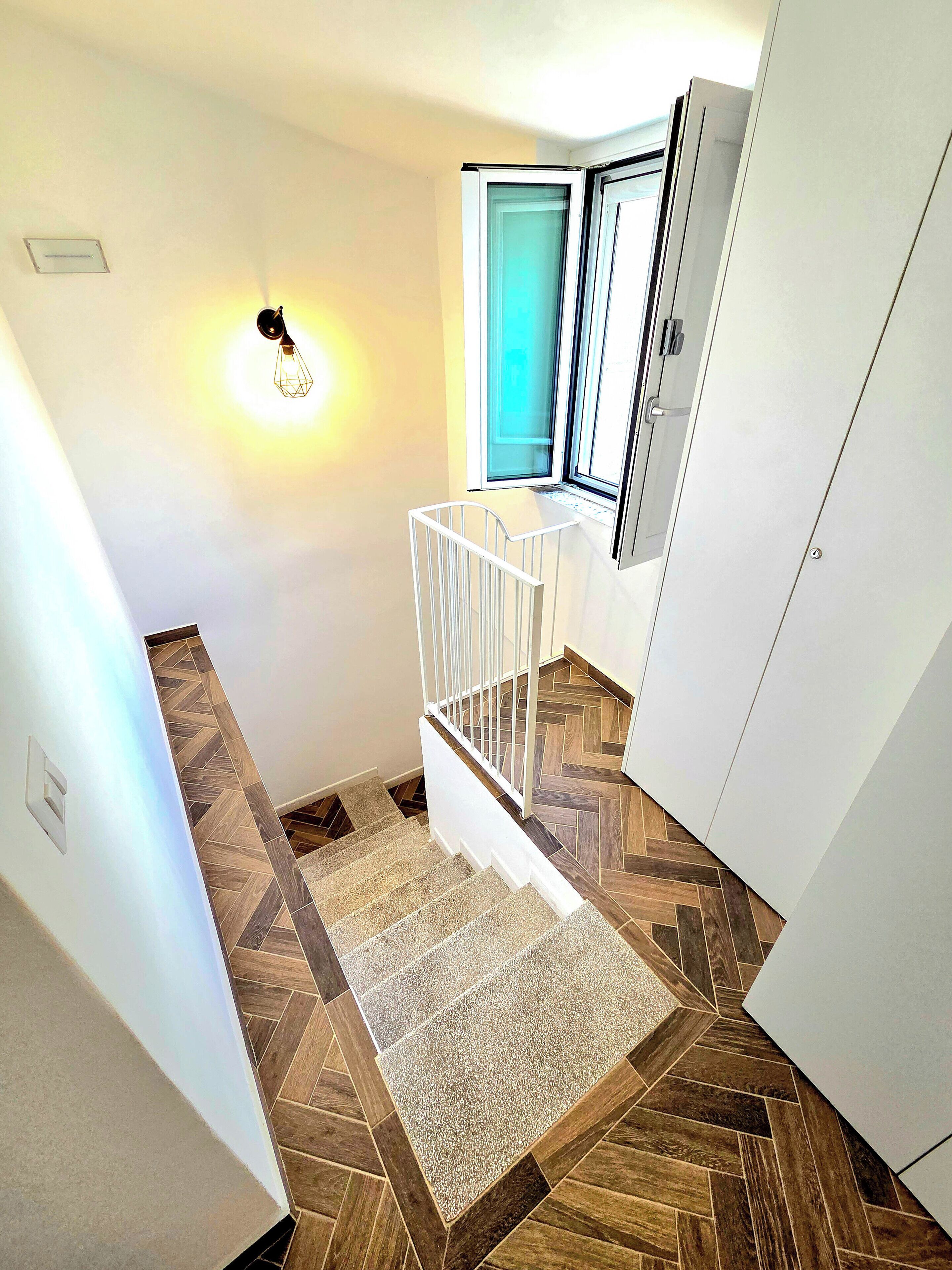 Huis, balkon, uitzicht op bergen | Interieur