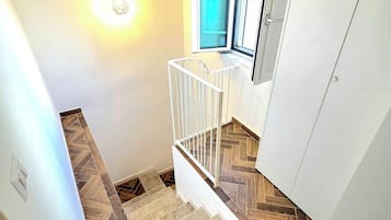 Huis, balkon, uitzicht op bergen | Interieur
