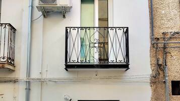 House, Balcony, Mountain View | Exterior detail