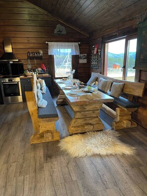 House, 4 Bedrooms, Private Pool | Living room | Books - Holiday Home in Beautiful Rondane With Pool and Sauna (Dovre)