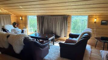 Ferienhütte, 2 Schlafzimmer, barrierefrei, Balkon | Wohnbereich