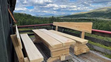 Cabin, 2 Bedrooms, Accessible, Balcony | Outdoor dining