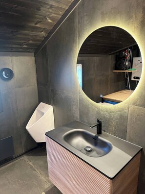 House, 3 Bedrooms, Accessible | Bathroom - Sits in the Middle of Reinheimen and Dovrefjell Rondane (Lesja)