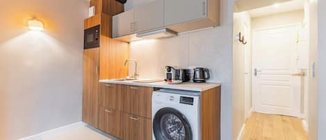 Coffee/tea maker, fridge, microwave, electric kettle
