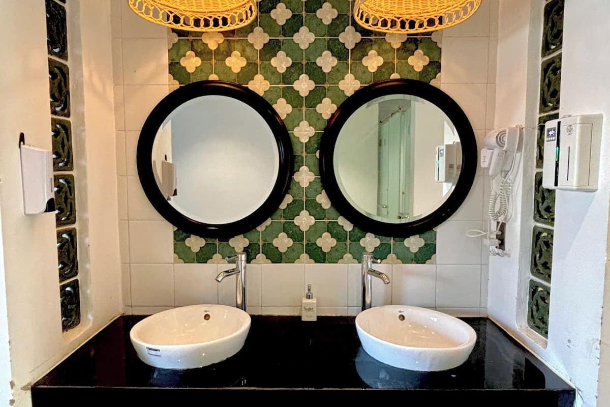 Felles sovesal – superior | Bad | Dusj, hårføner og toalettpapir