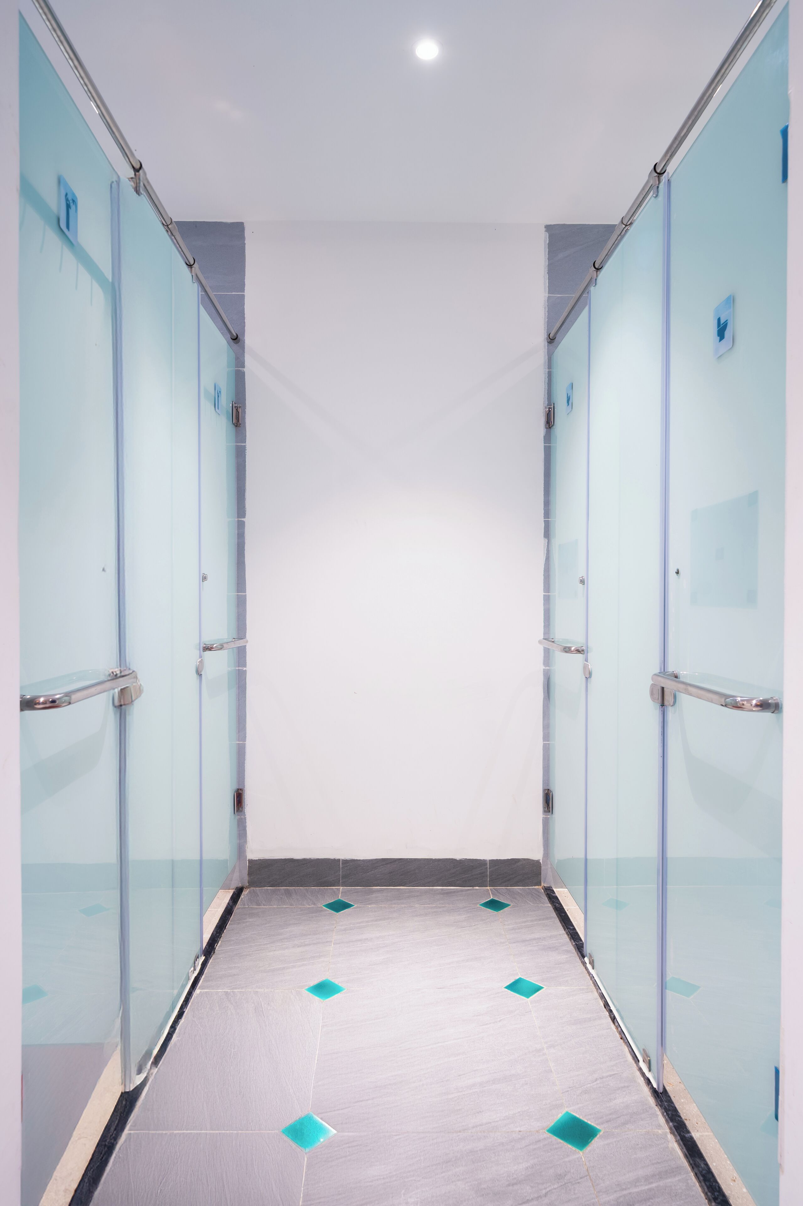 シャワー、レインフォールシャワー、ヘアドライヤー、タオル