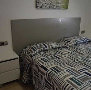 2 bedrooms, iron/ironing board, WiFi - Apartment for 4 people on the seafront in Roses (Roses)