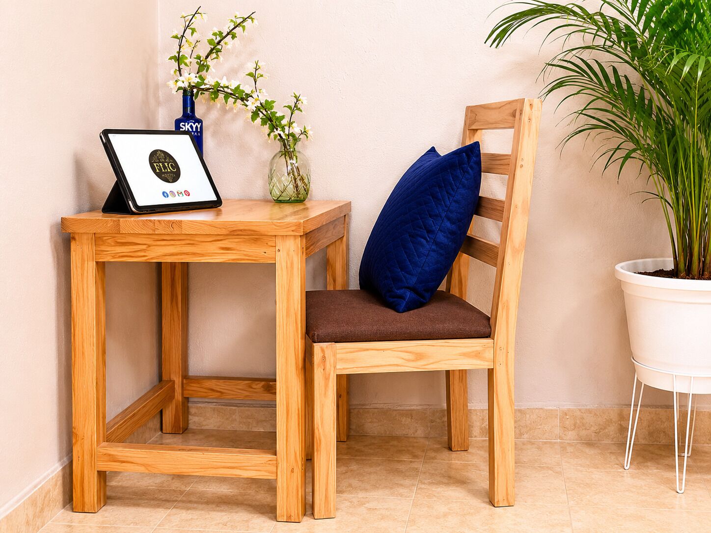 Economy Tent | Desk