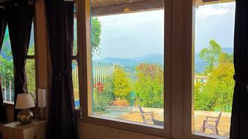 Comfort Studio | Desk