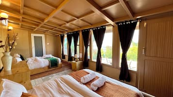 Comfort Studio | Desk