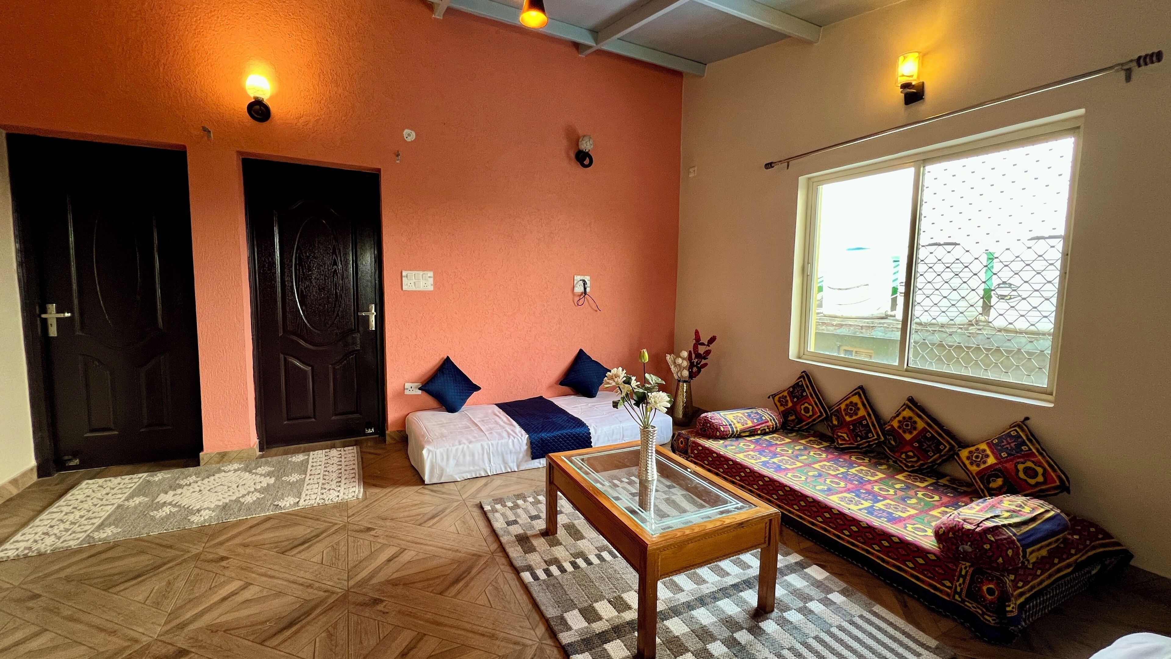 Presidential Studio | Desk