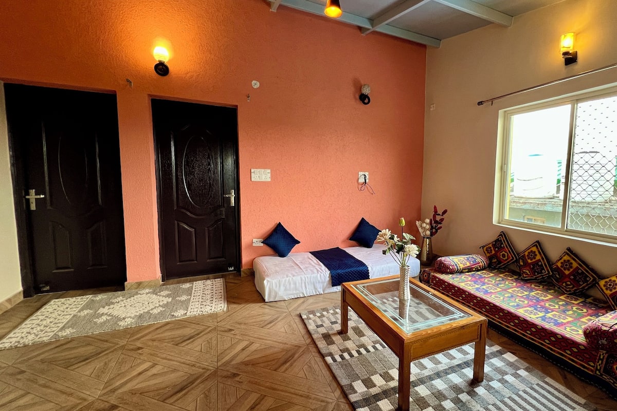 Presidential Studio | Desk