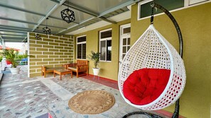 Family Studio | Desk - Five Hill Cottage Mukteshwar (Mukteshwar)