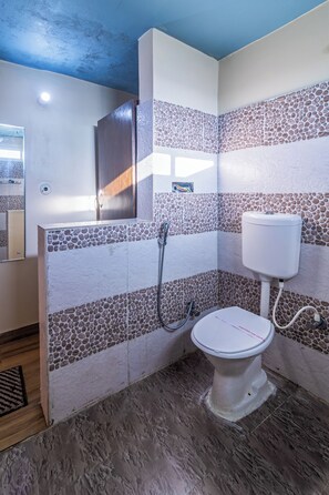 Superior Twin Room | Bathroom - Five Hill Cottage Mukteshwar (Mukteshwar)
