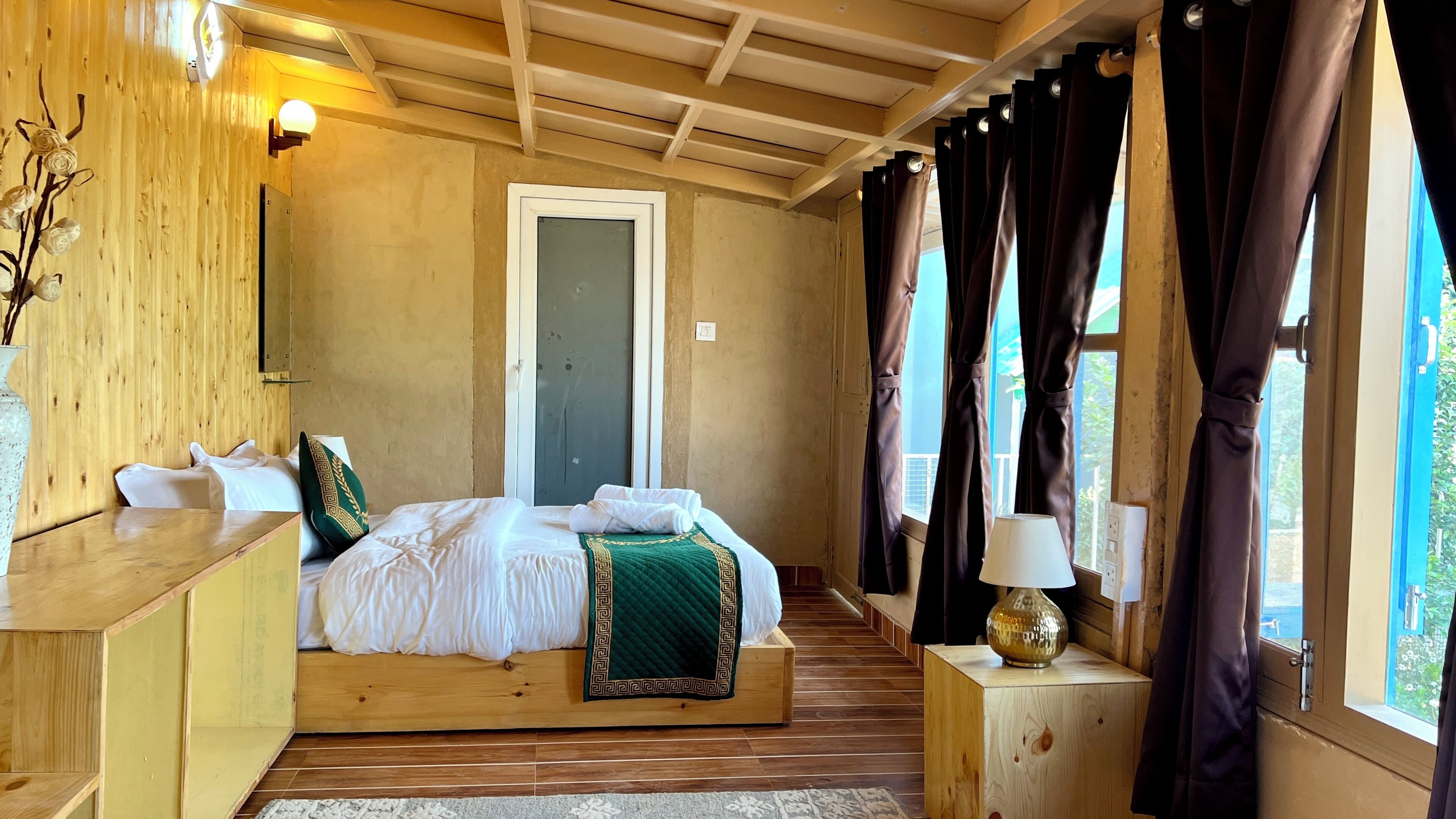 Comfort Studio | Desk