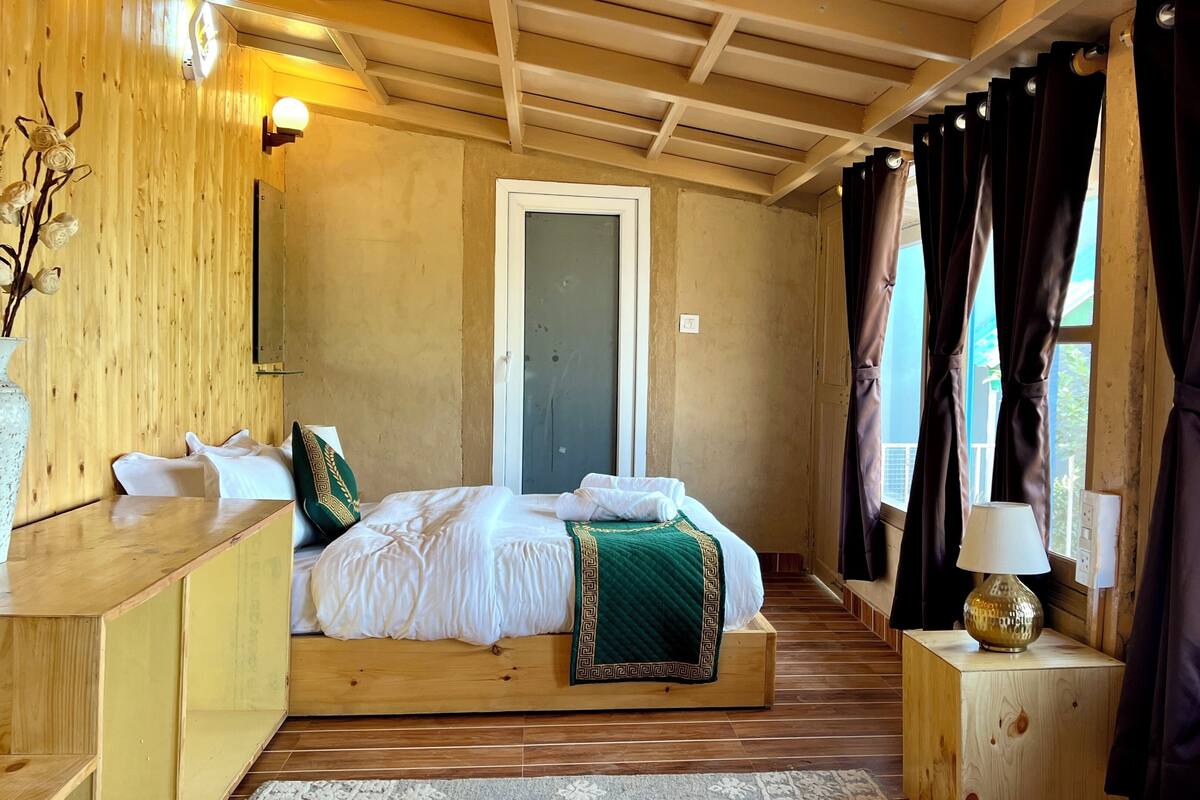 Comfort Studio | Desk