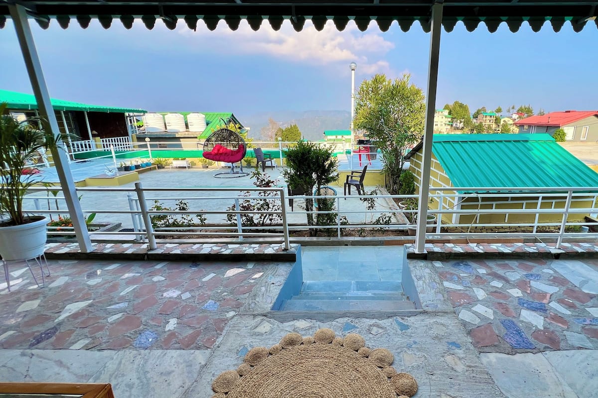 Comfort Studio | Desk