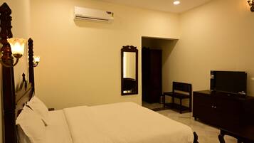 Elite Double Room | Blackout curtains, free WiFi