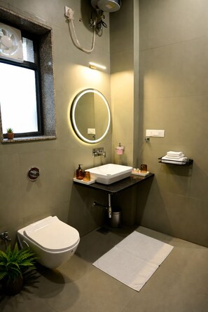 Elite Double Room | Raised toilet seat