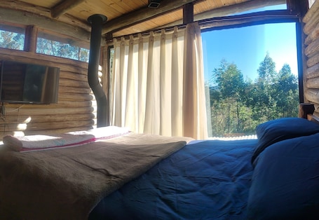1 bedroom, free WiFi, bed sheets. Log cabin from Borussia, with heated bathtub.