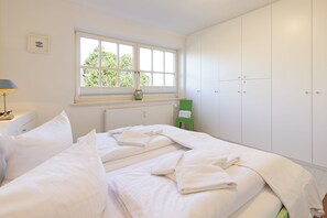 2 bedrooms, free WiFi, bed sheets - Welcome to the Dünenwind apartment (List)