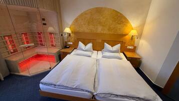 Deluxe-Doppelzimmer, Stadtblick | Schreibtisch, laptopgeeigneter Arbeitsplatz, Verdunkelungsvorhänge