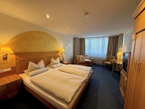 Standard Double Room, Private Bathroom, City View | Blackout curtains, free WiFi - Hotel gold (Pfullendorf)