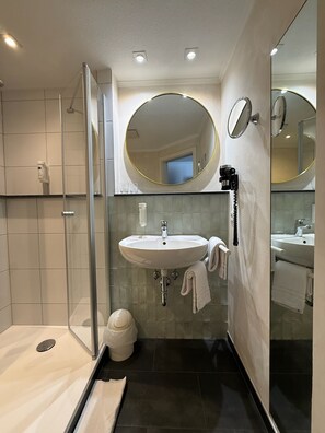 Comfort Double Room, Private Bathroom, City View | Bathroom | Shower, hair dryer, towels, soap