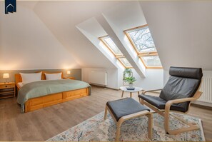 4 slaapkamers, een bureau, een strijkplank/strijkijzer, gratis wifi