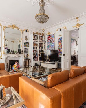 Living area - Apartment- 8 pers //Champs-Élysées (Paris)