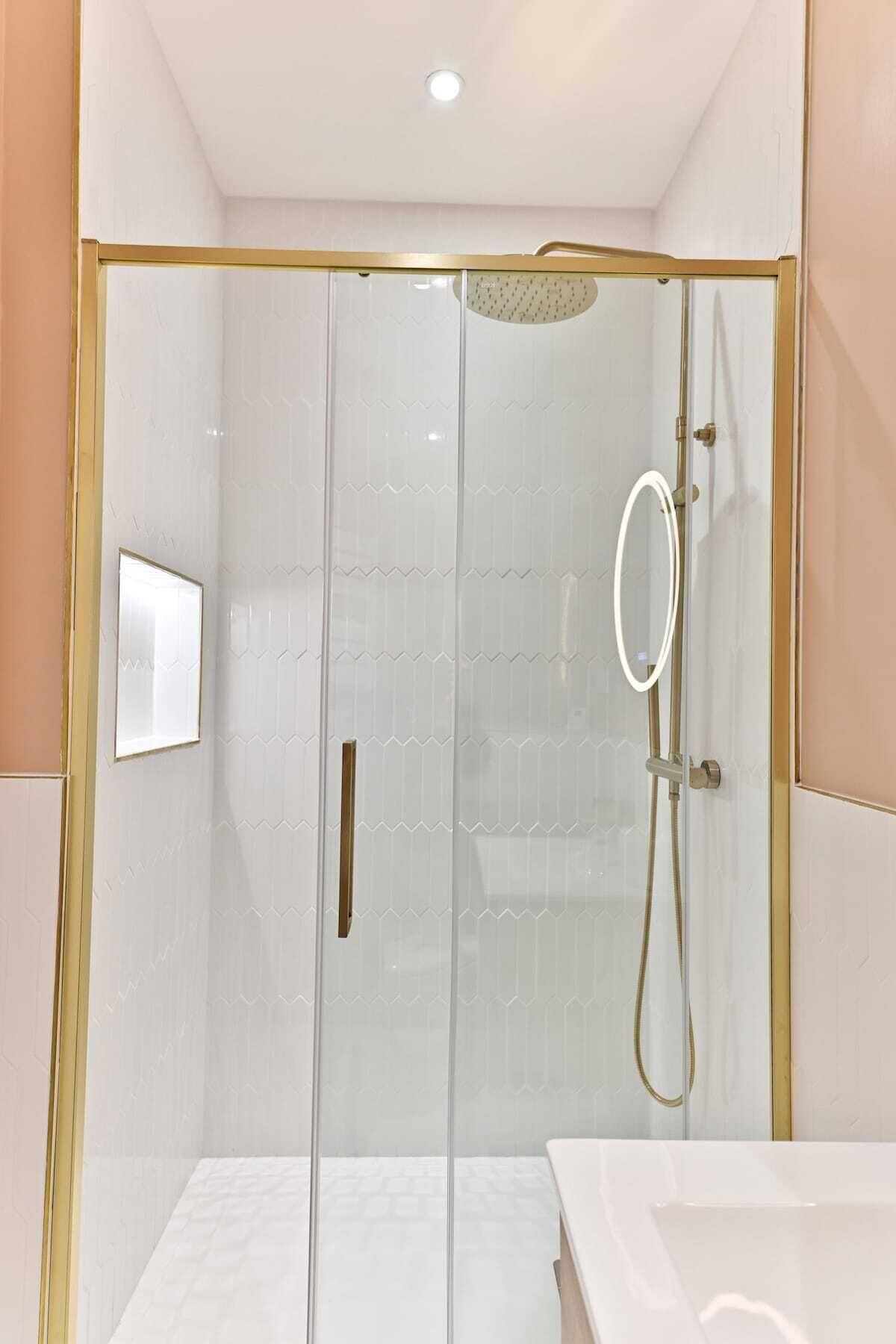 Shower, hair dryer, shampoo