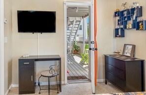 Bureau, fer et planche à repasser, Wi-Fi, draps fournis