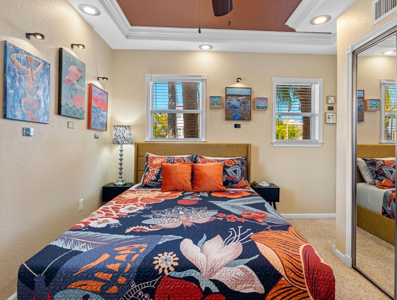 Desk, iron/ironing board, WiFi, bed sheets