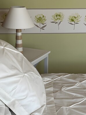 Iron/ironing board, WiFi, bed sheets - La Marée Hôtes Guesthouse – Poolside Retreat (Piriac-sur-Mer)