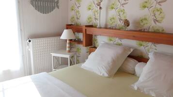 Fer et planche Ă repasser, Wi-Fi, draps fournis