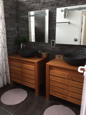 Shower, towels, soap, toilet paper