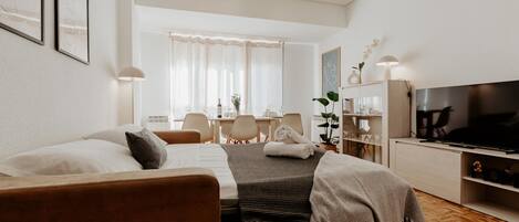 3 bedrooms, internet, bed sheets