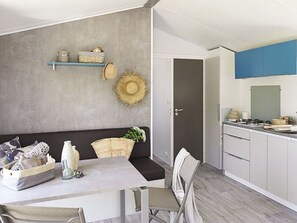 Dining - Mobile Home 2 Bedrooms with Terrace (Belmont-sur-Rance)