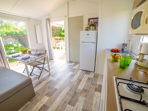 Fridge, microwave, coffee/tea maker, toaster