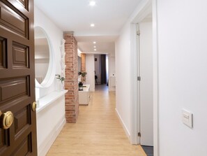 Interior - Central Apartment Near Local Cuisine - WiFi Included (Logroño)