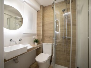 Hair dryer, towels - Chic Apartment in Central Logroño (Logroño)