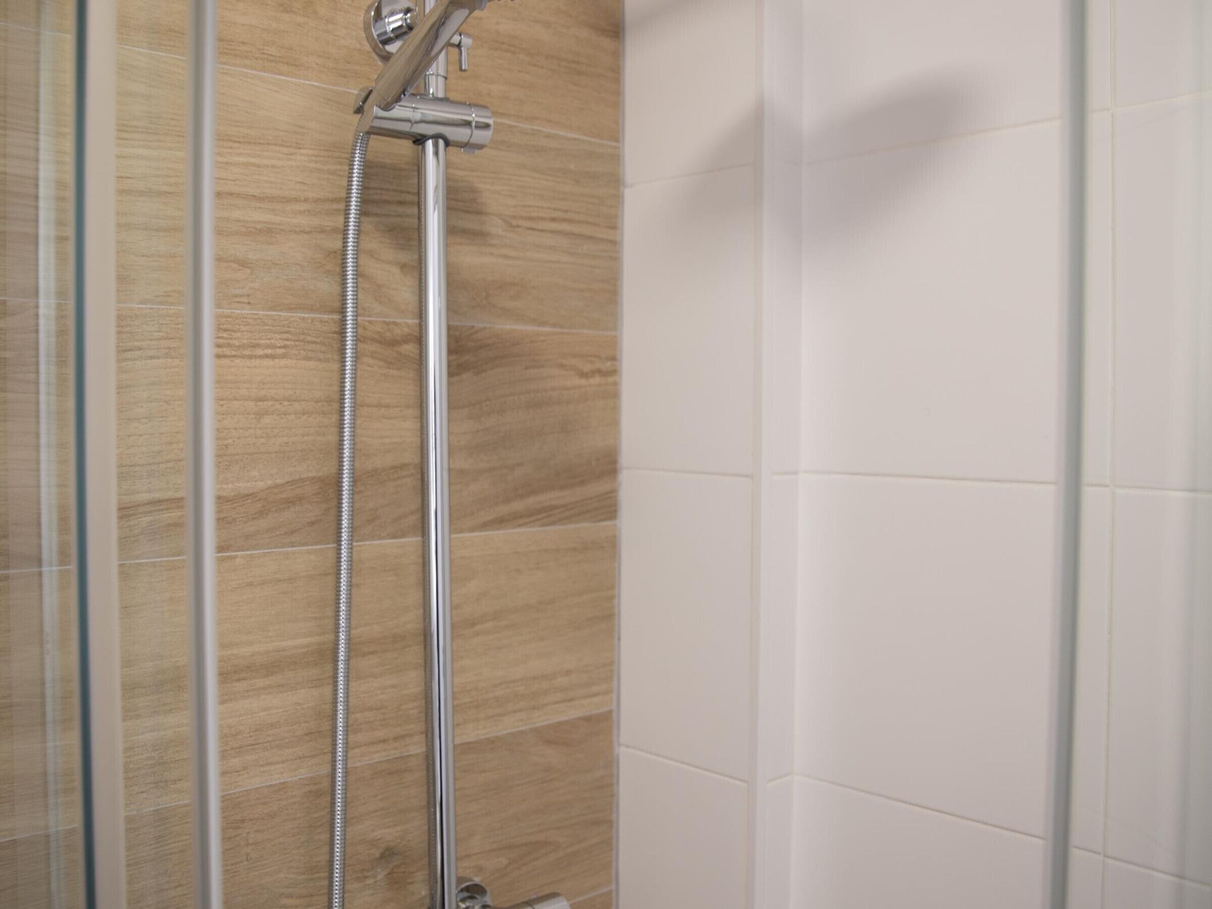 Sèche-cheveux, serviettes fournies