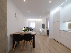 Dining - Chic Apartment in Central Logroño (Logroño)