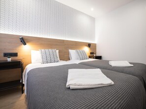 2 bedrooms, free WiFi, bed sheets - Chic Apartment in Central Logroño (Logroño)